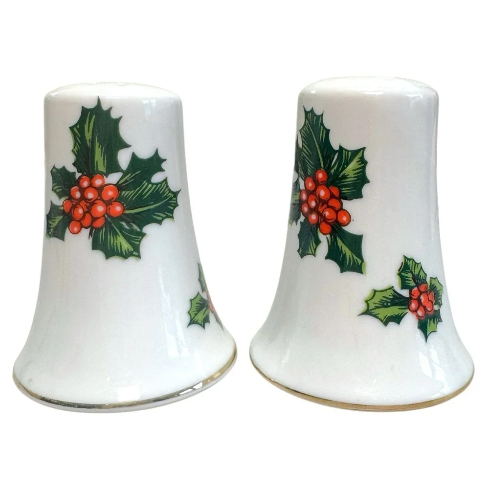 Vintage Lefton Hand-Painted Holly Berry Salt & Pepper Shakers 7955 Japan‎